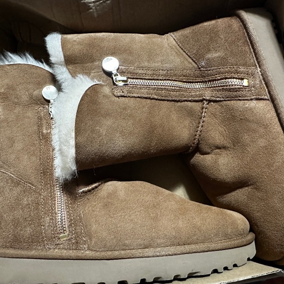 UGG Shoes - Uggg Bailey zip up boots